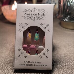 Floral Press On Nails